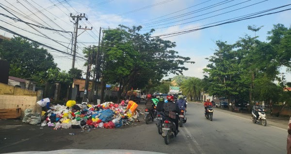 Sampah Menumpuk Karena Dibuang Diluar Jam yang Ditentukan, DLH Samarinda Minta Masyarakat Taat Aturan