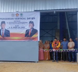 Peresmian “Vertical Dryer” Oleh Wakil Ketua Komisi IV DPR RI, Bapak G. Budisatrio Djiwandono, Untuk Kelompok Tani Sang Hyang Sri