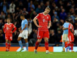 Bayern Munich Menang Emosional dalam Penghormatan untuk Franz Beckenbauer