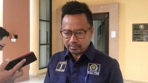 Anggota DPRD Kaltim, Baharuddin Demmu, Salurkan Bantuan Mesin Perahu untuk KUB