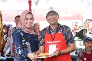 Kepala Bagian Sekretariat DPRD Kaltim, Andrie Asdi, Berpartisipasi dalam Lomba Memasak Nasi Goreng dalam Rangka Pesta Rakyat Kaltim 2024