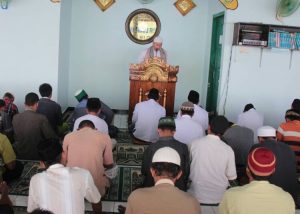 Sholat Jumat Berjamaah di Masjid Al Khair, DPRD Kaltim, Memancarkan Kekhusyukan dan Kebersamaan