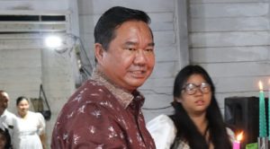 Ekti Imanuel Hadiri Ibadah Natal di GPdI Cempedas, Ajak Jemaat Sambut Natal dengan Sukacita